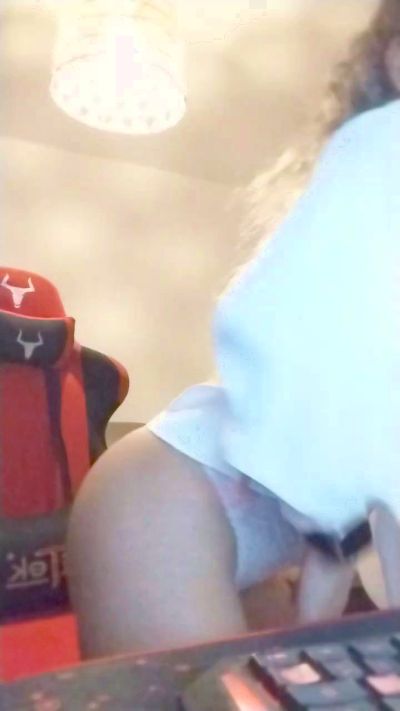 AlessiaCreed live from Italy