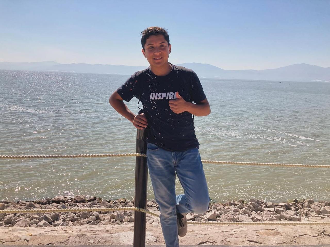 AlexoTwN live from Mexico