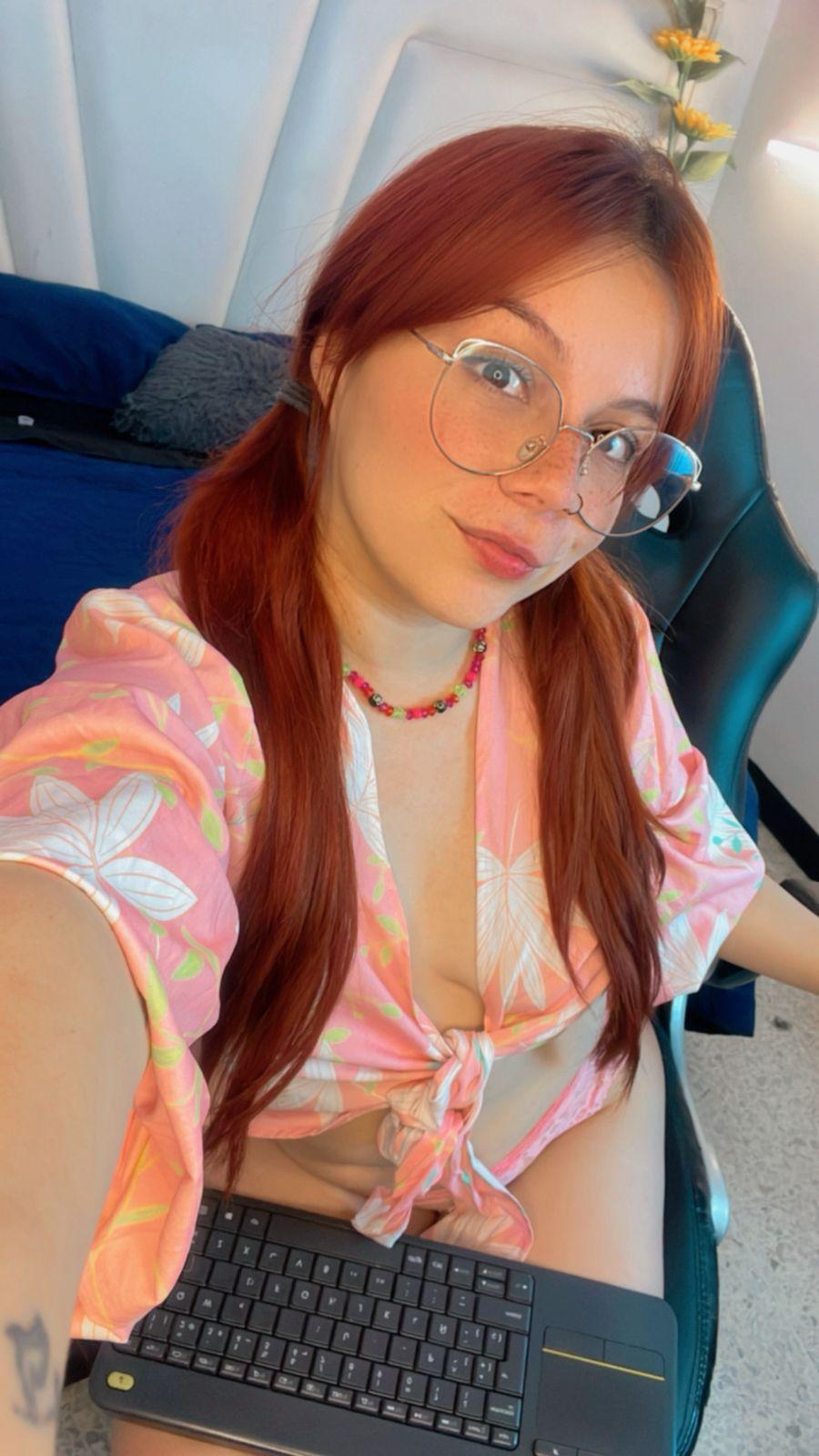 AliiceRed live from United States