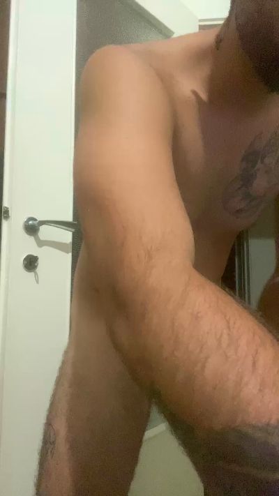 Andreeas32 live from Italy
