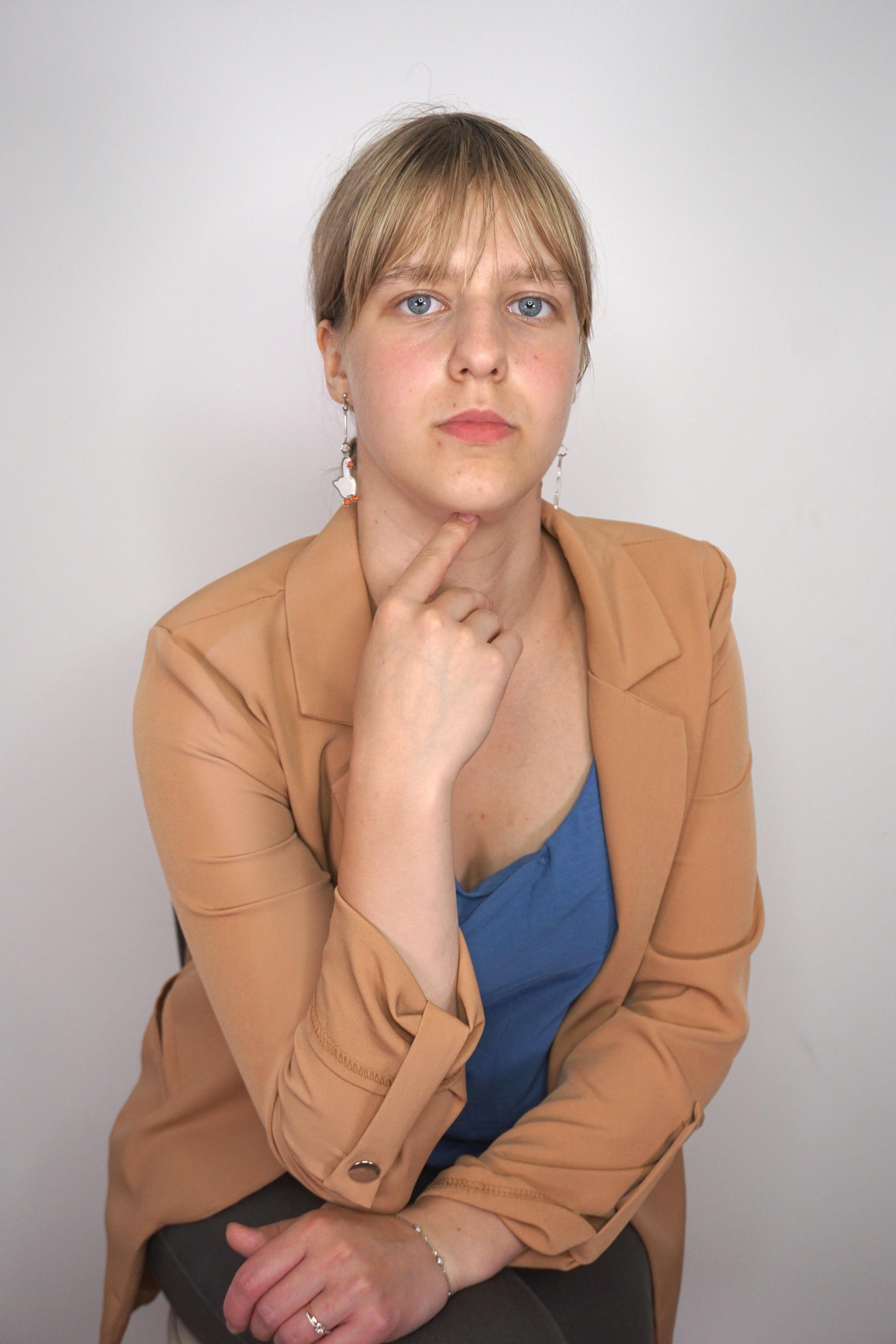 AngilaMakofsky live from United States