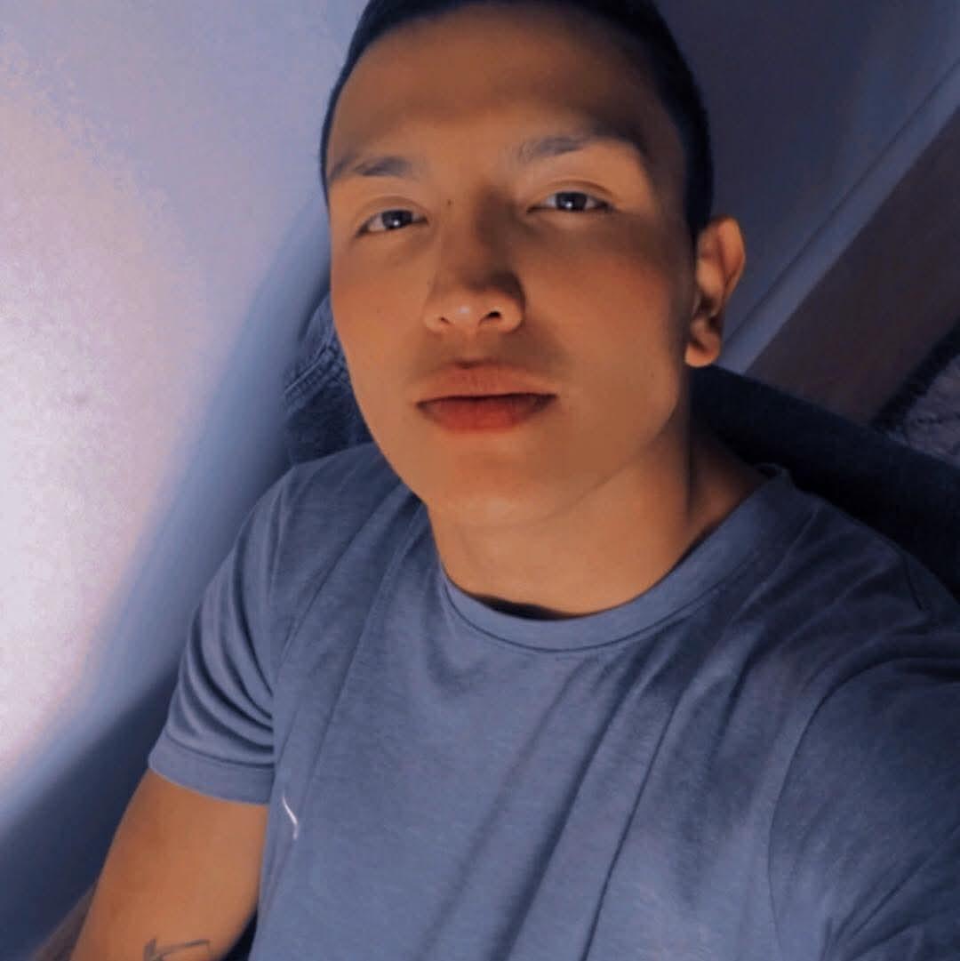 Aronn18_ live from Colombia