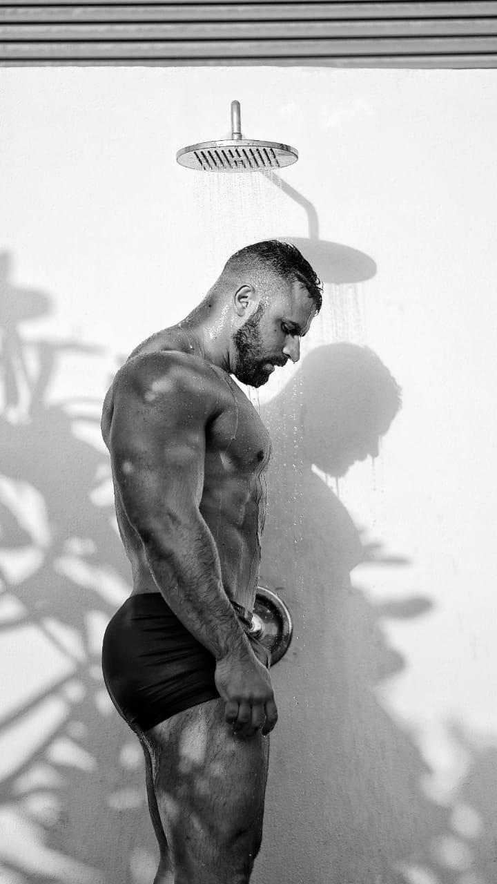 Bigmuscles live from United Kingdom