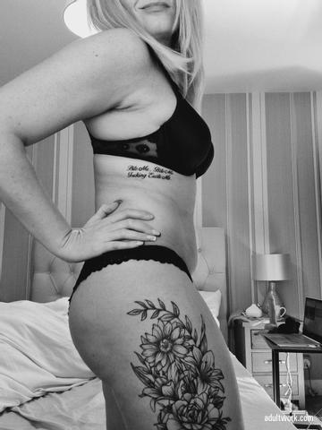 BlondeBeautyx live from United Kingdom