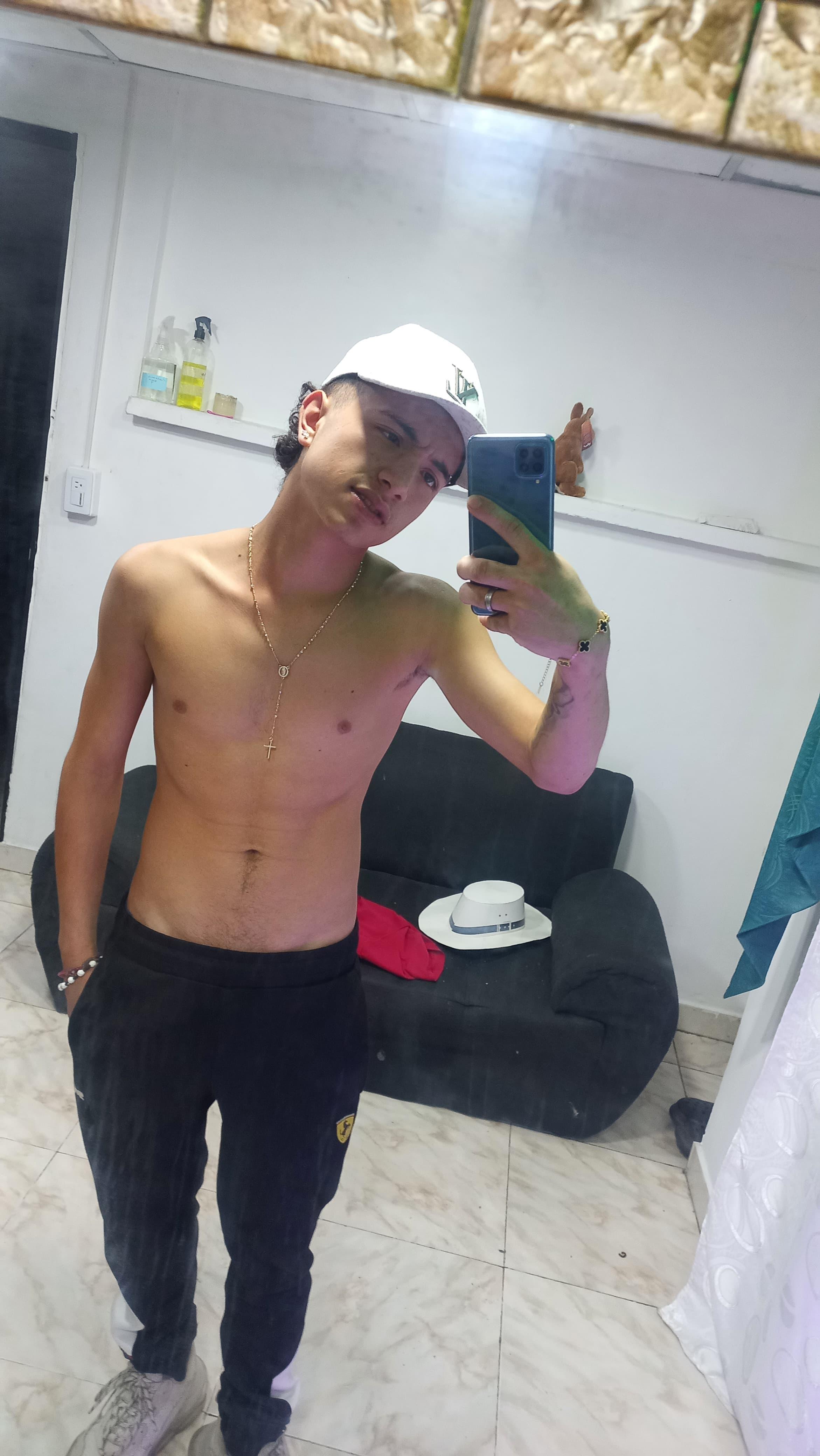 Brahian_Boyy live from Colombia