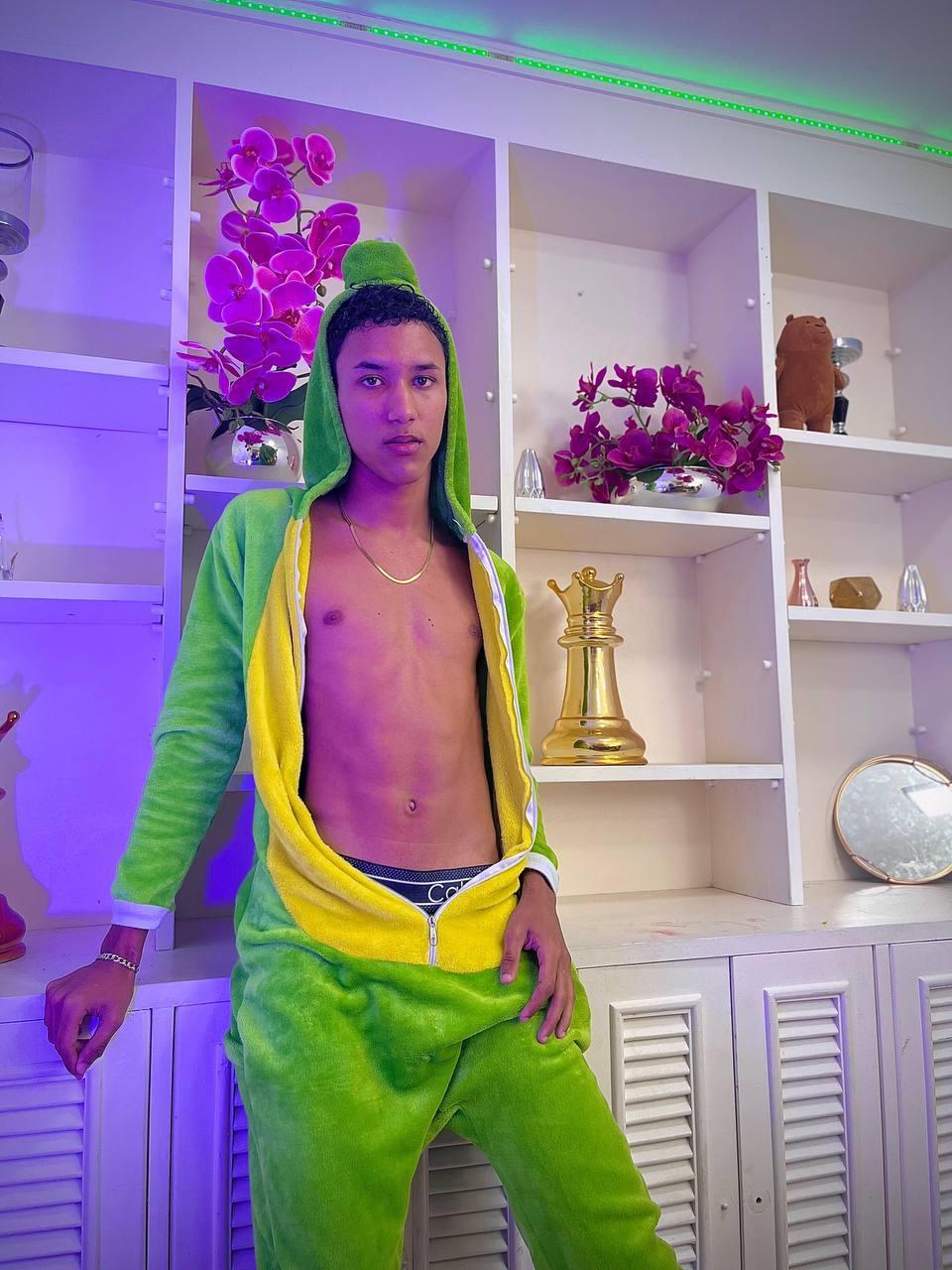 Brown_Sliim live from United States
