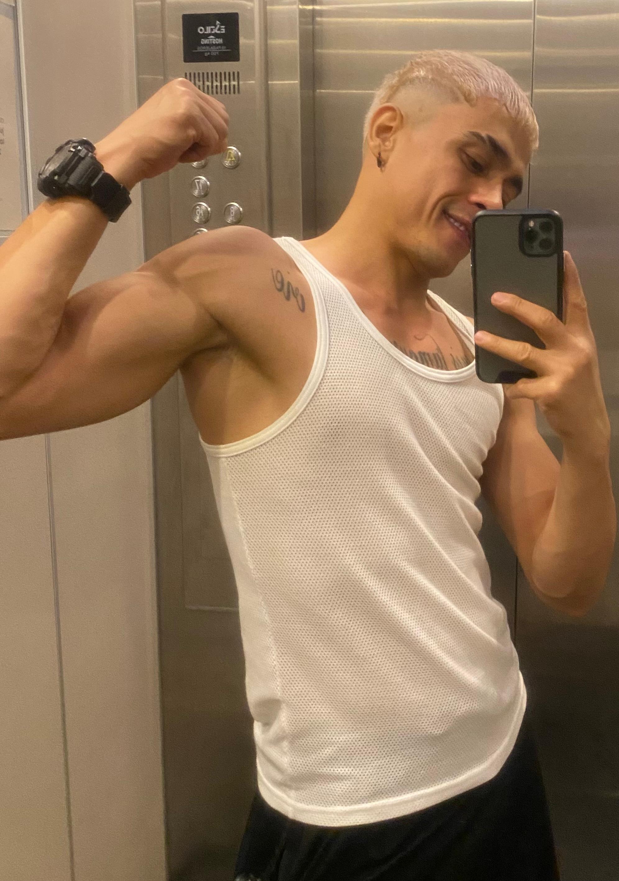 Brunocuttie9 live from Colombia