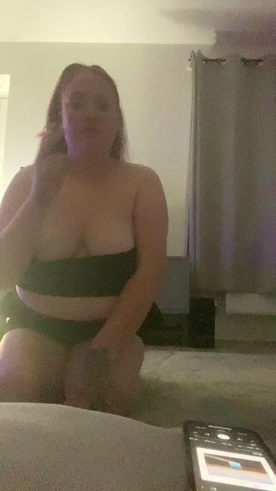 Bustybella89 live from United Kingdom