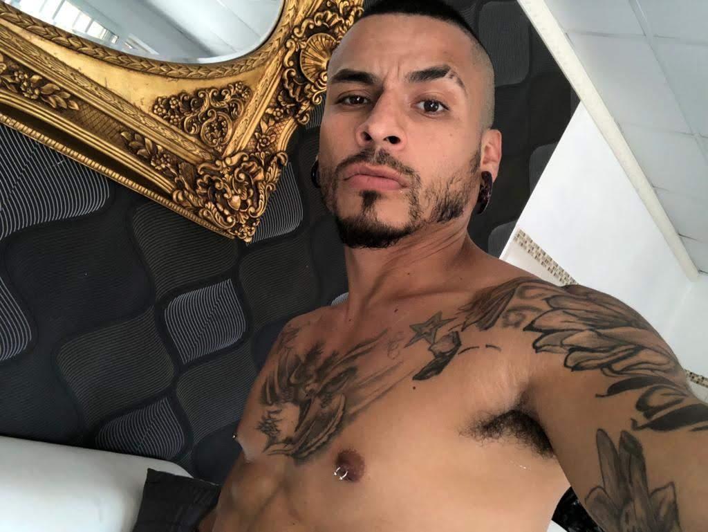 CallMeDouglas live from Colombia