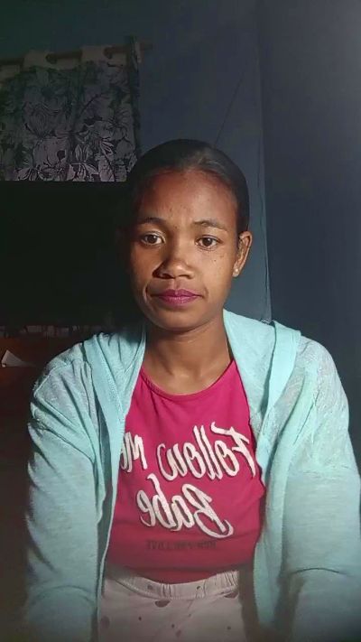 Carinahot02 live from Madagascar