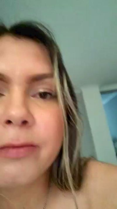Cynthia94 live from Colombia