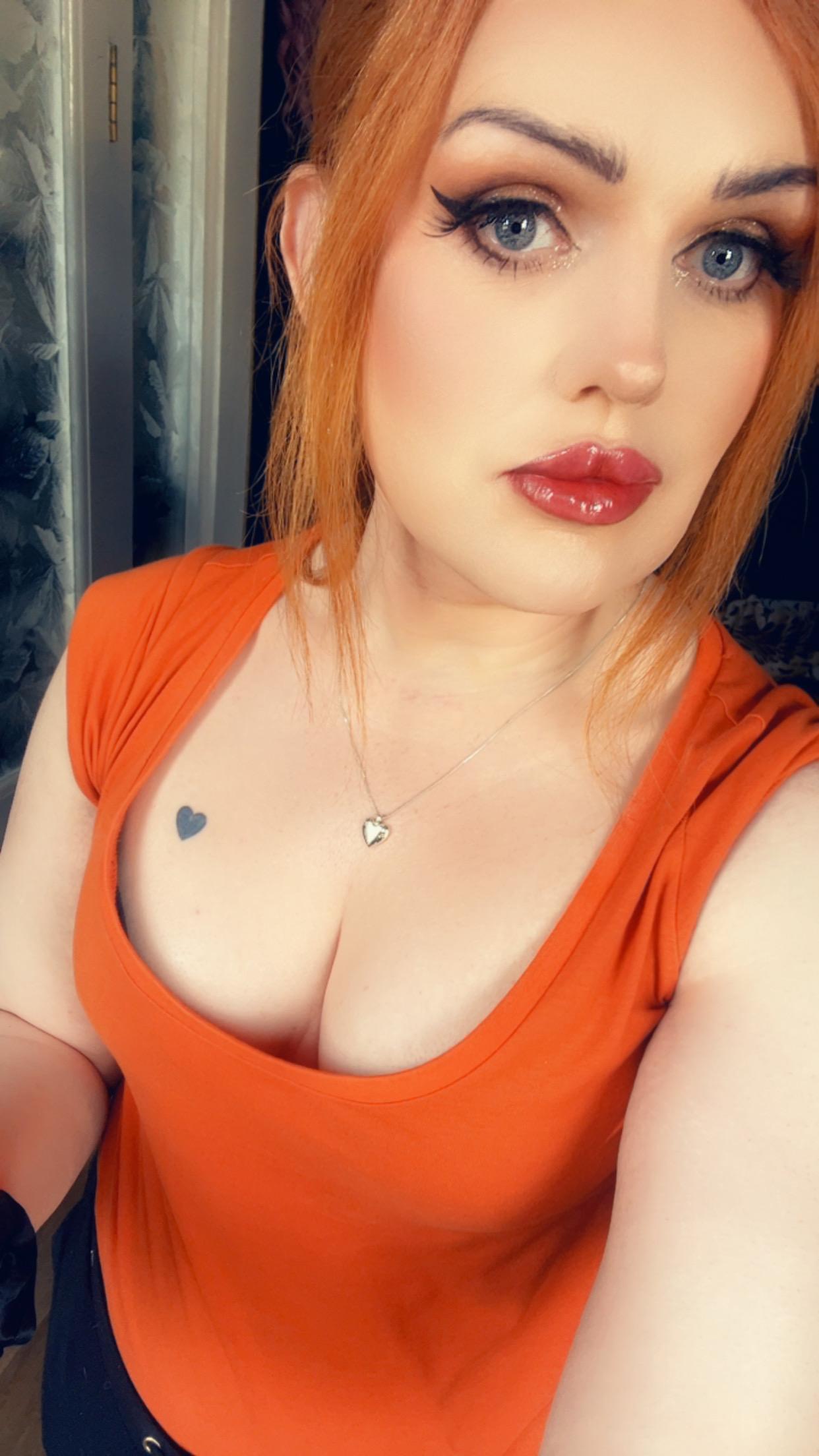 D_JessicaRabbit live from United Kingdom