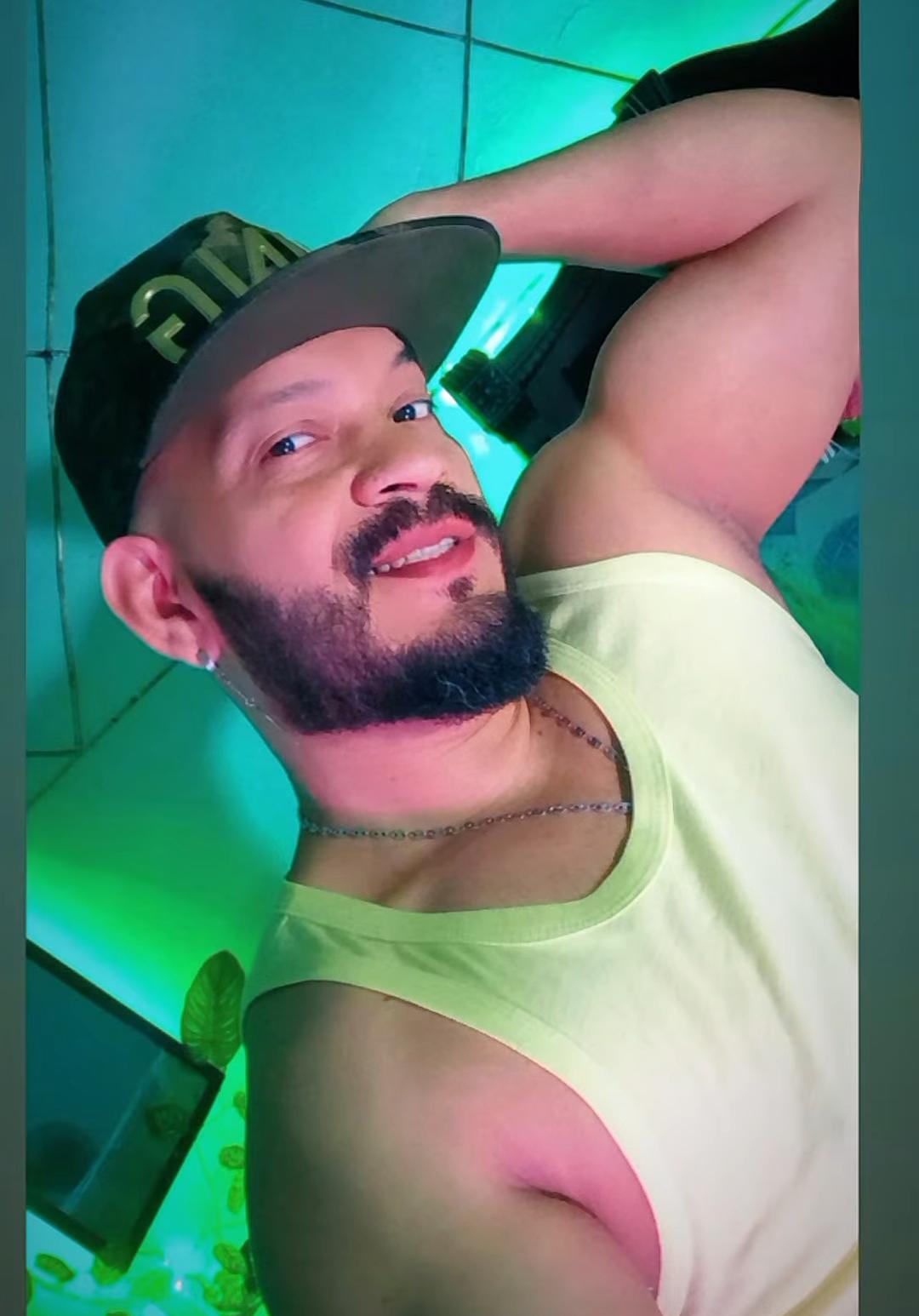 Dann_alber_69 live from Colombia