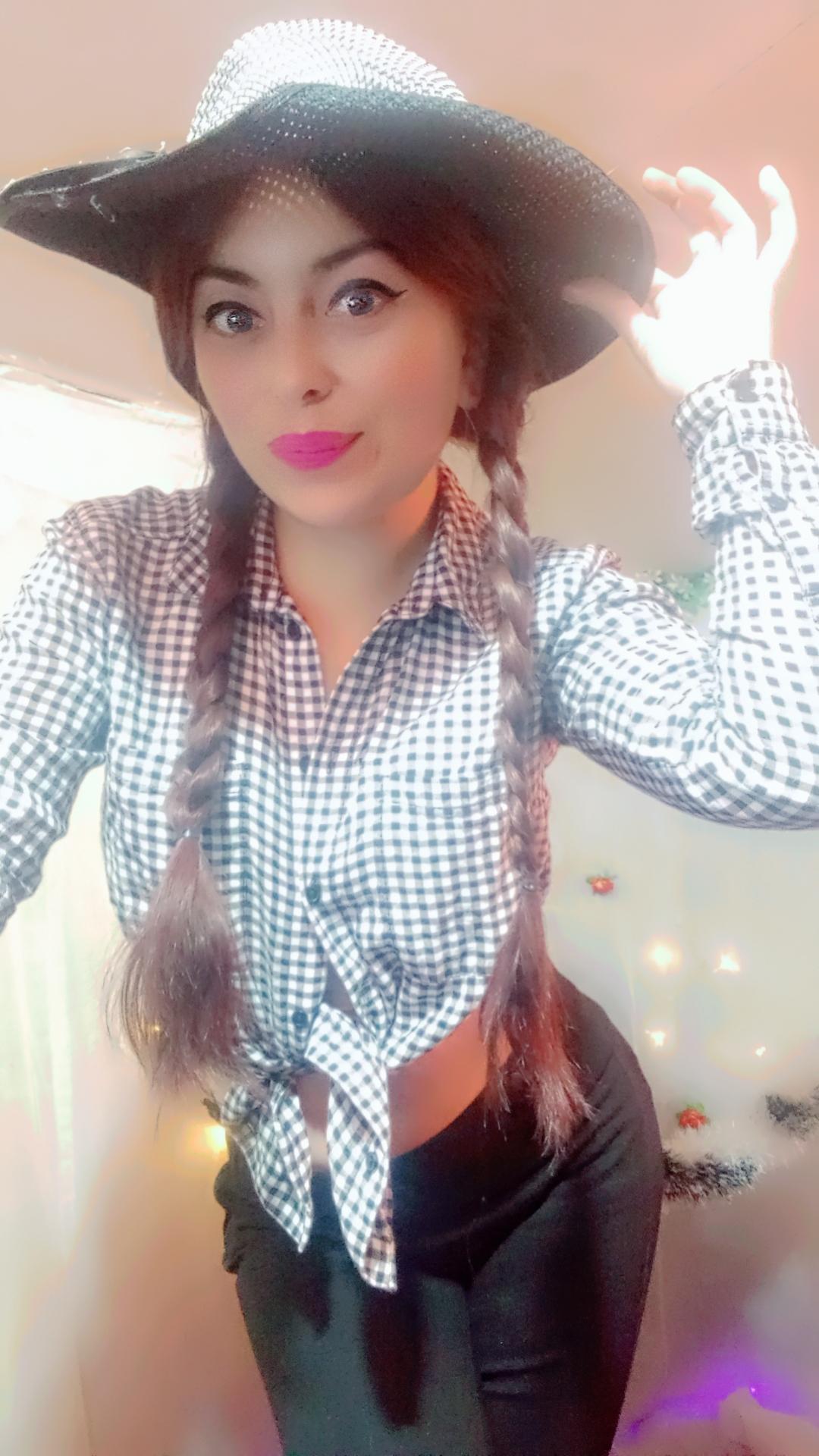 Danna_zv live from Colombia