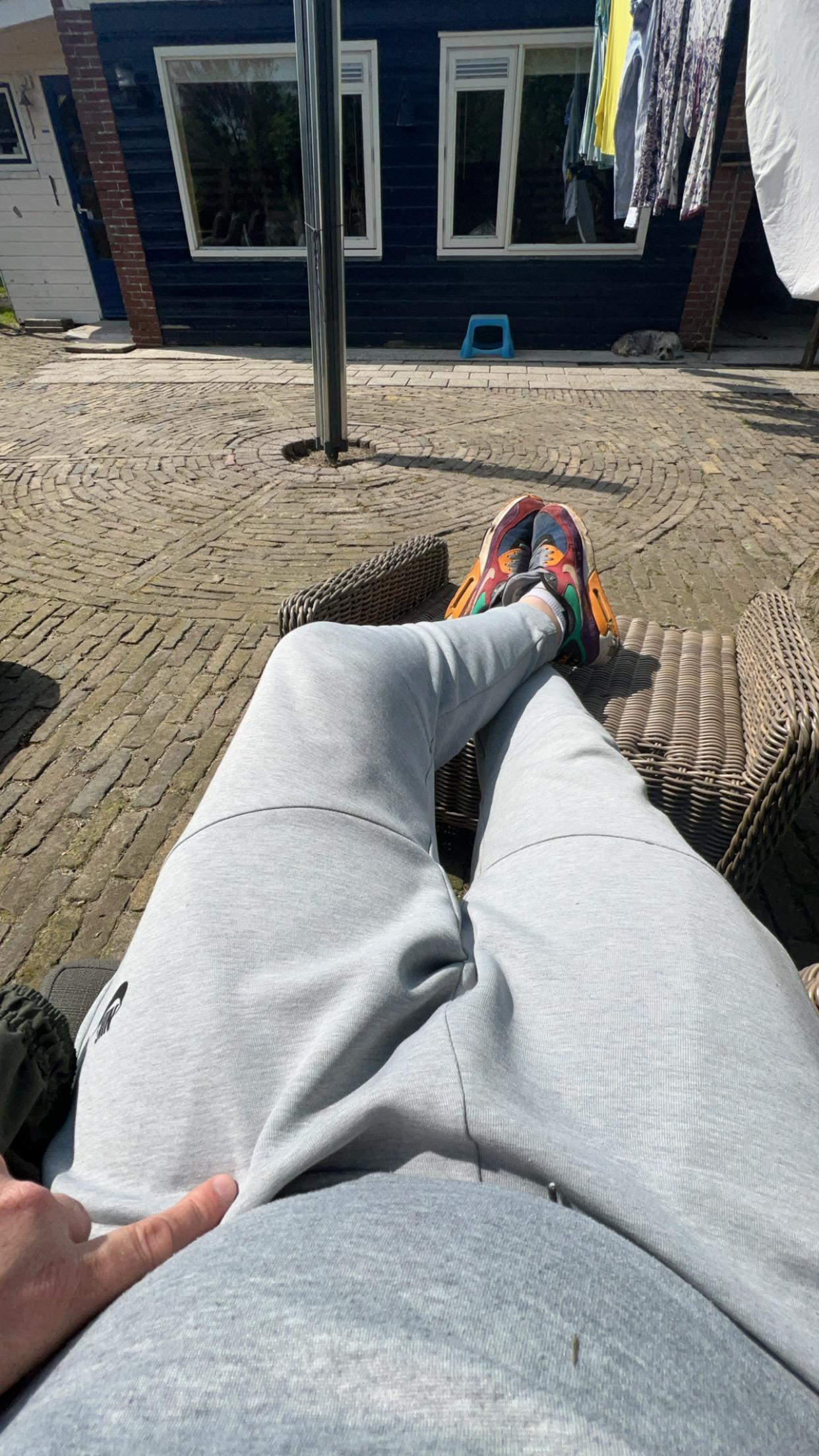 Dutchsneakerguy live from Netherlands