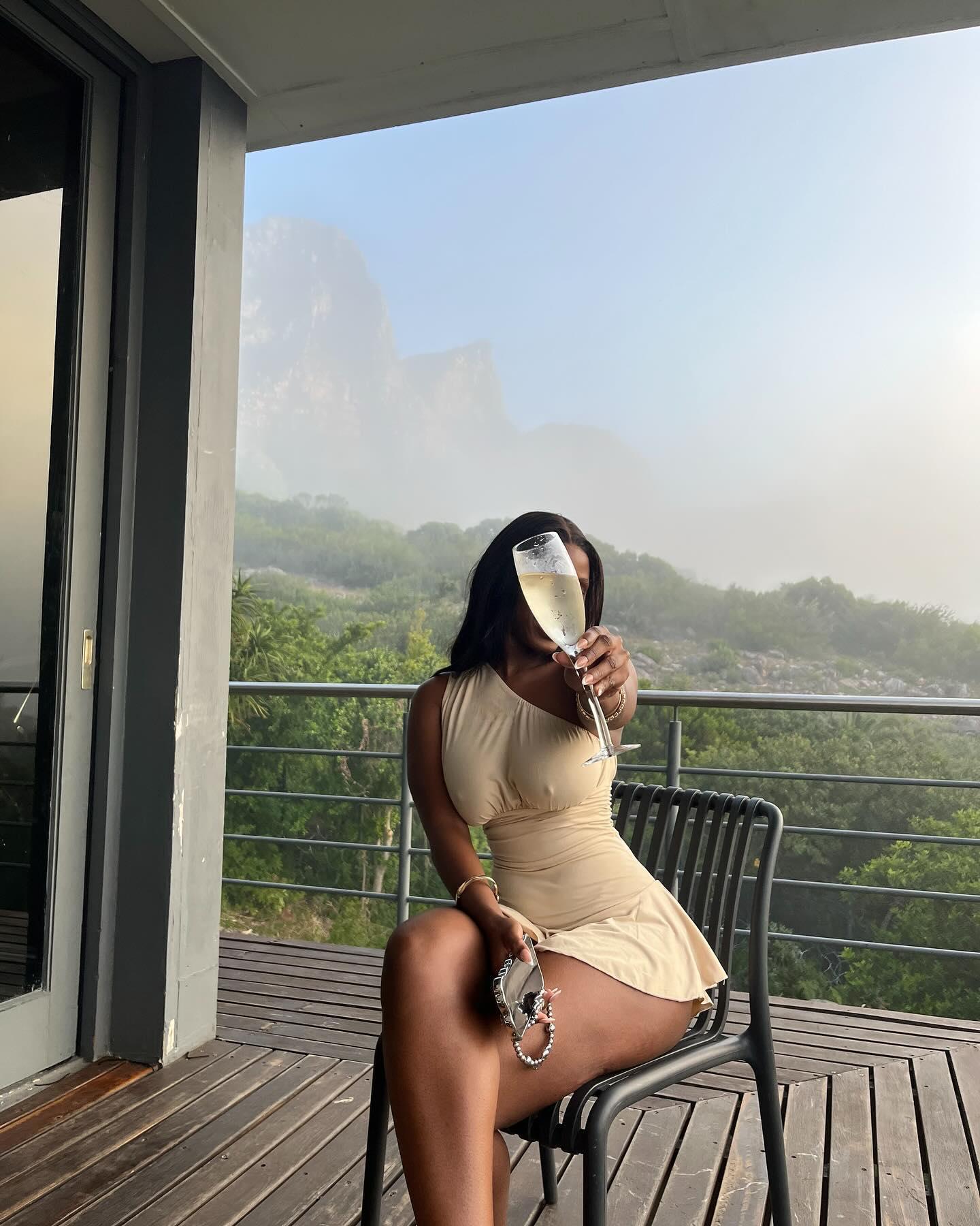 Ebonysweetpee live from United Kingdom
