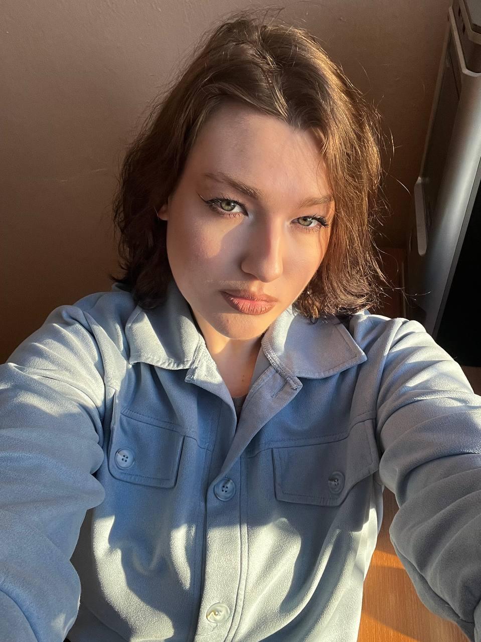 ElviaBisbee live from Germany