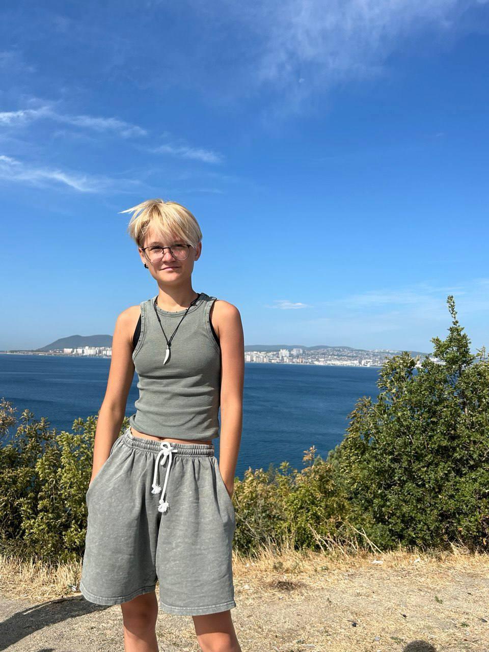 ElviraWiggains live from France