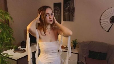 Erica_Barnes live from United States