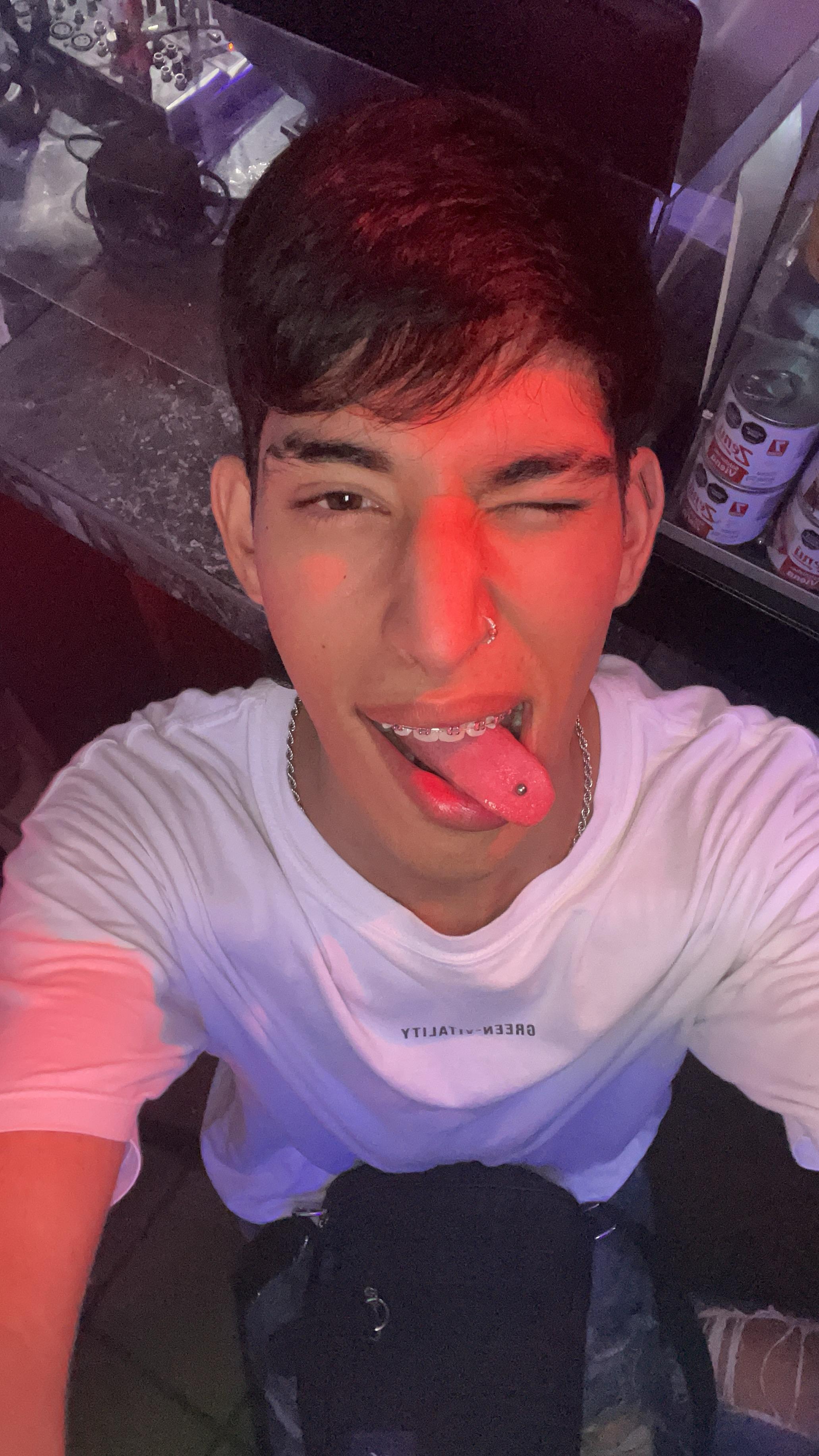 Fer_Phoenix live from United States