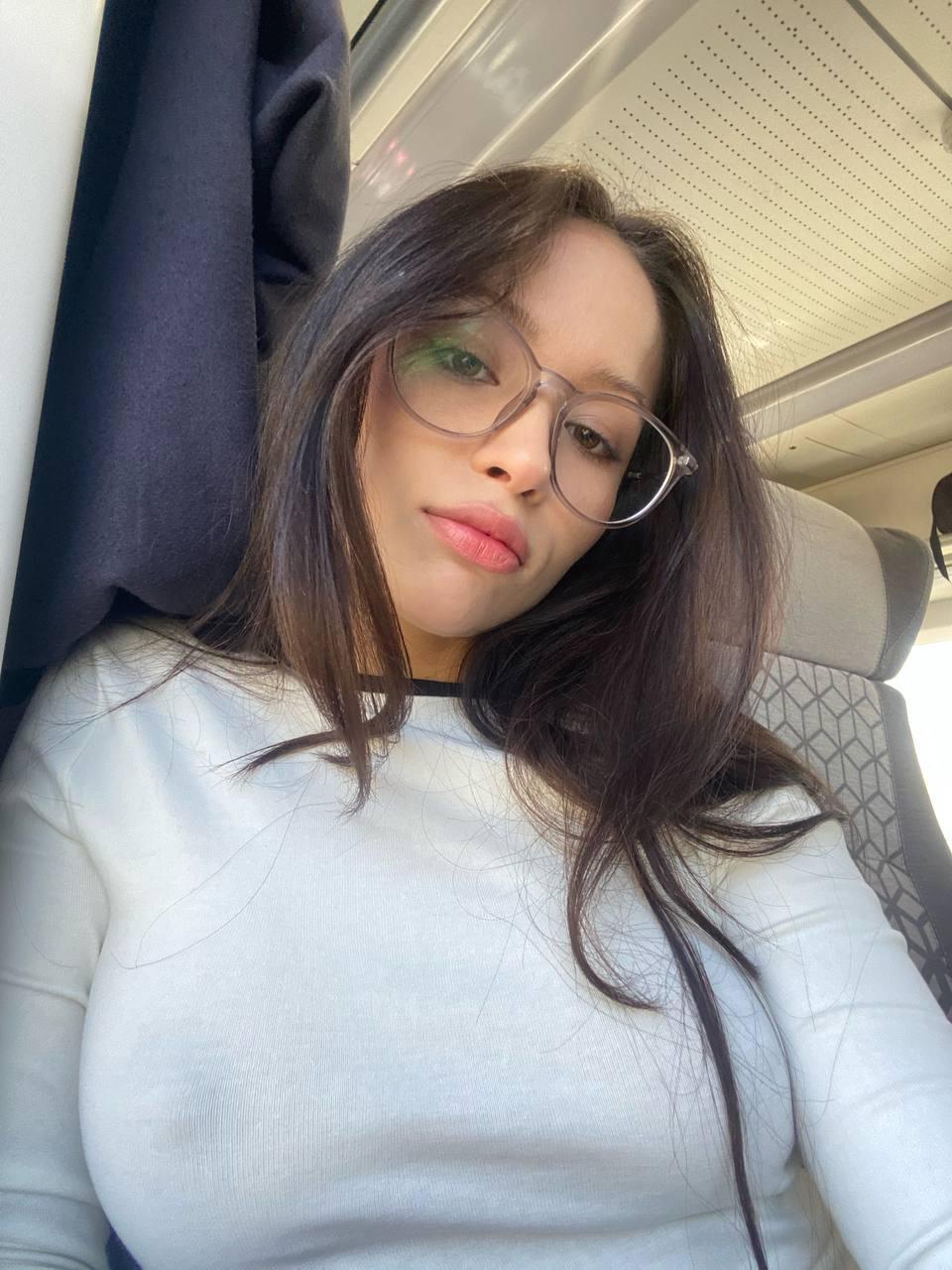 FloriaShortt live from United States