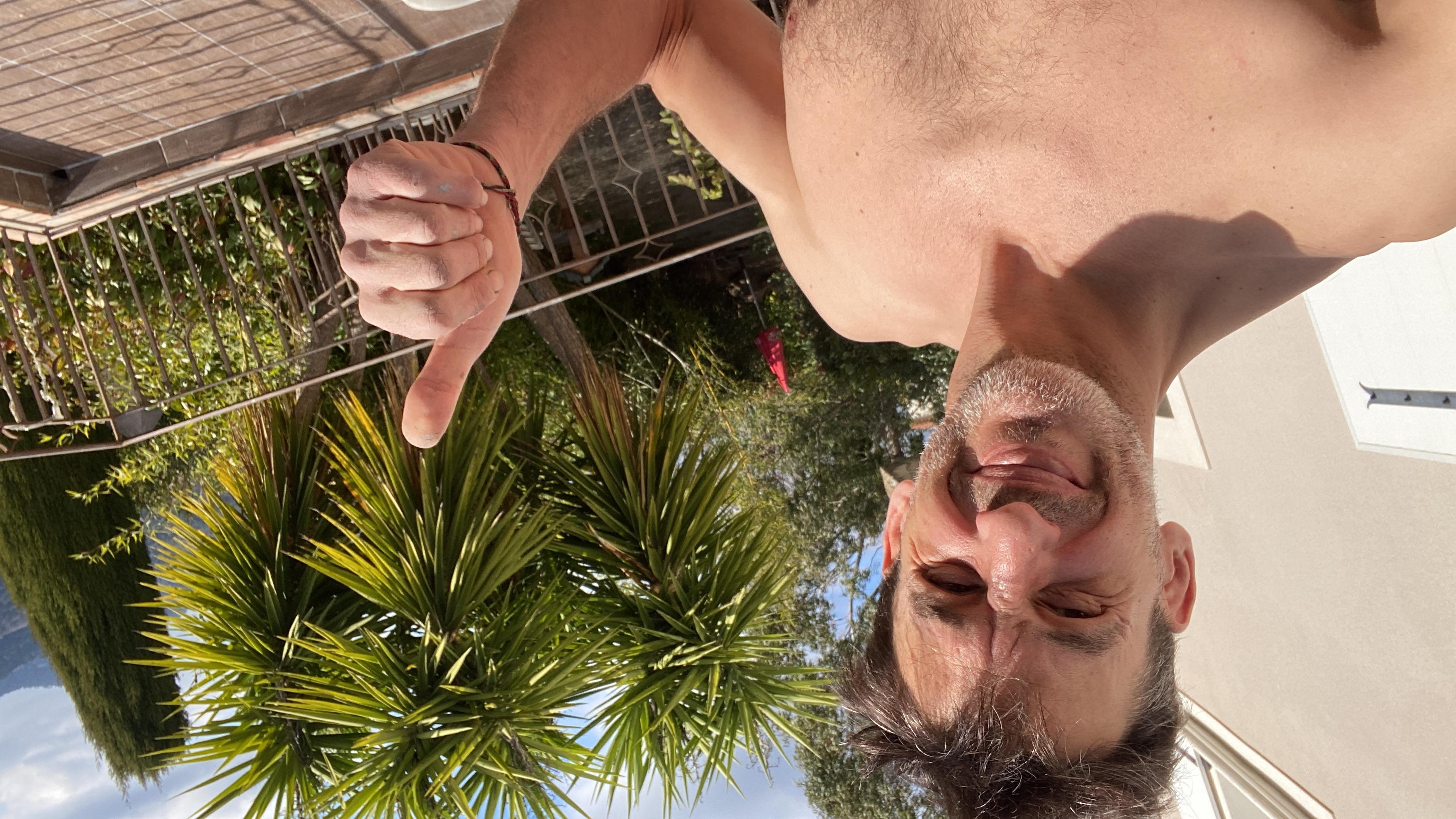 Francky83600 live from France