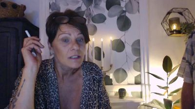 Frau_Nina live from France