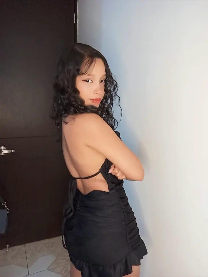 GabbieCutee_ live from Colombia