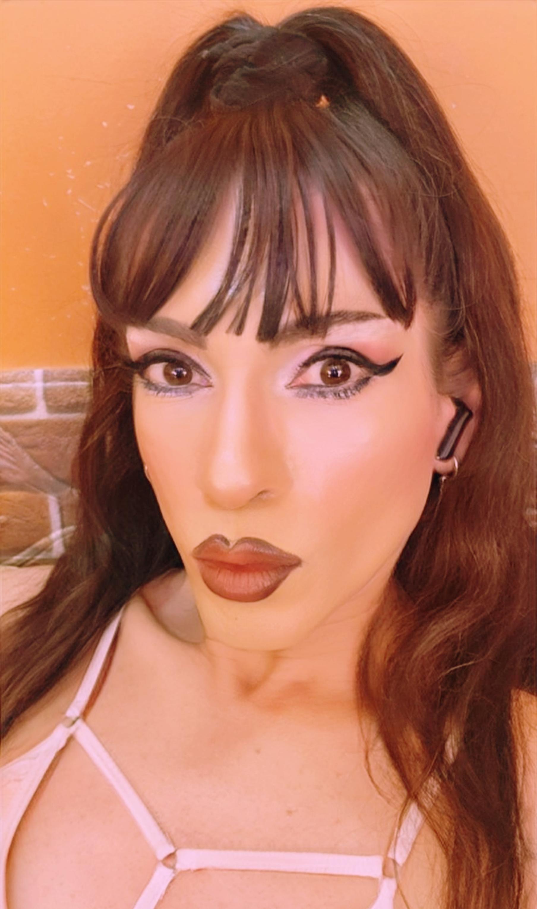 Gianina_cd live from Ecuador