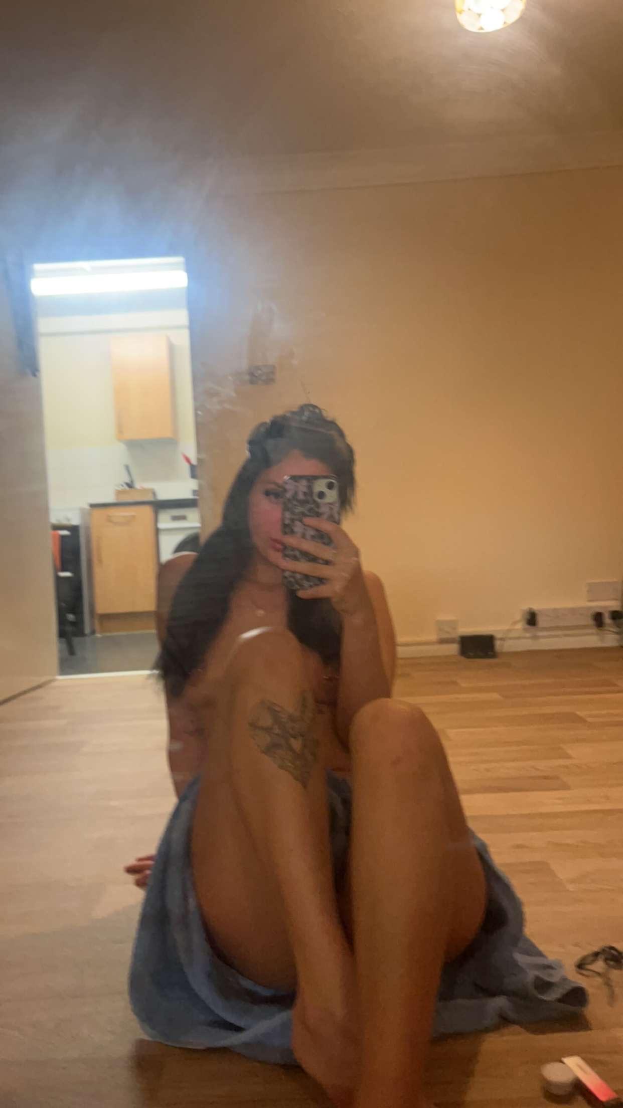 Goddessmia live from United Kingdom