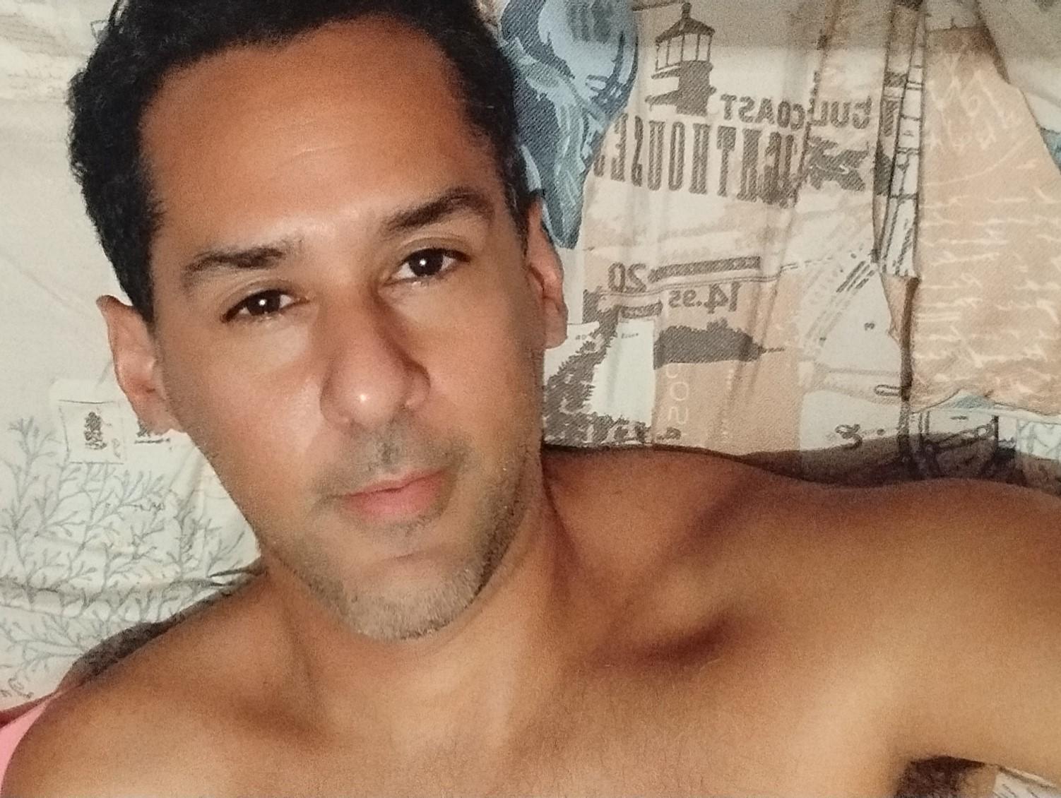 HammerRocky77 live from Colombia