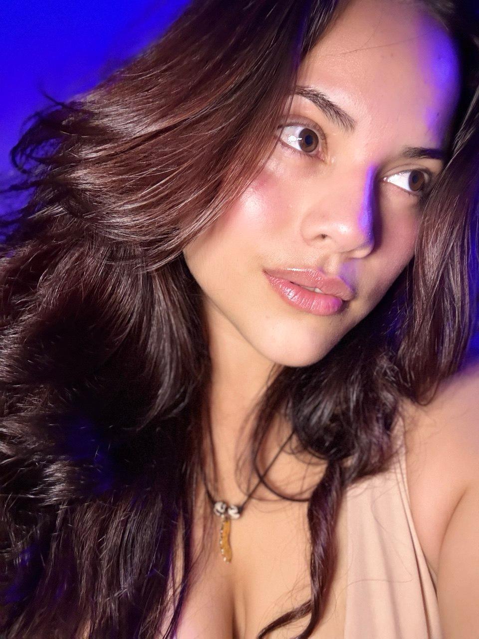 Helena_de_troya live from Venezuela