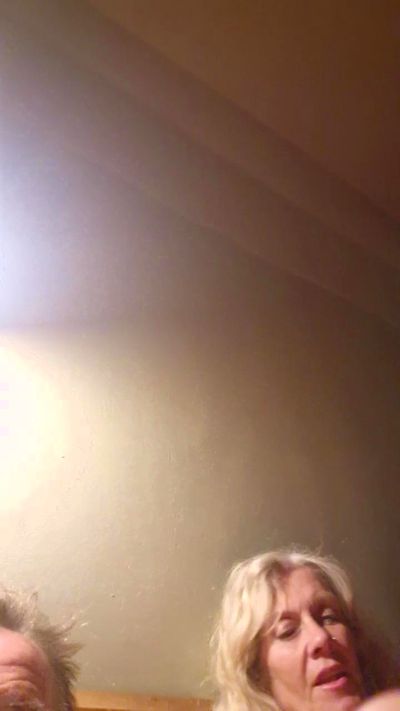 Hot_Fun_Couple live from United Kingdom