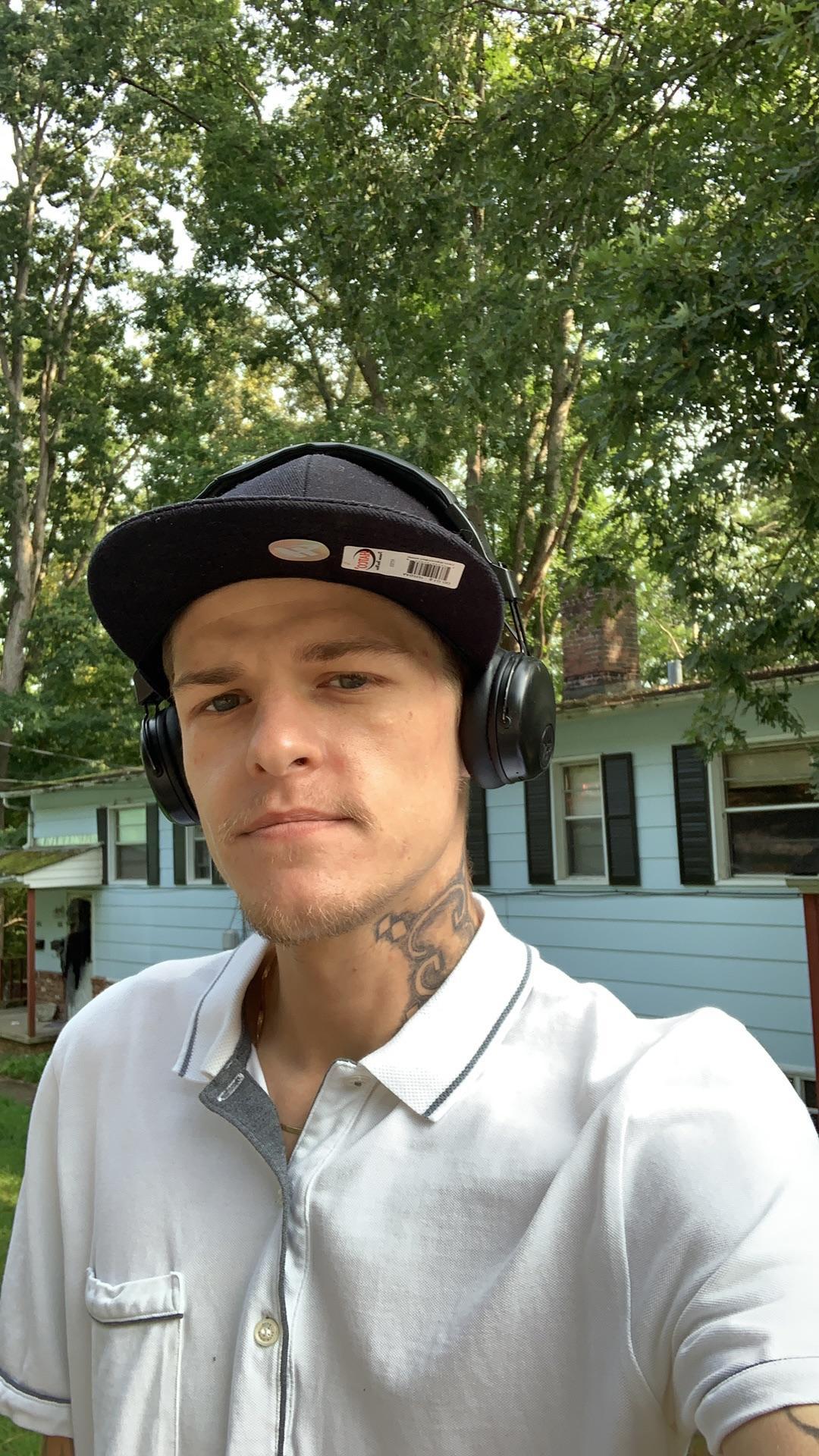 HungHerb1992 live from United States