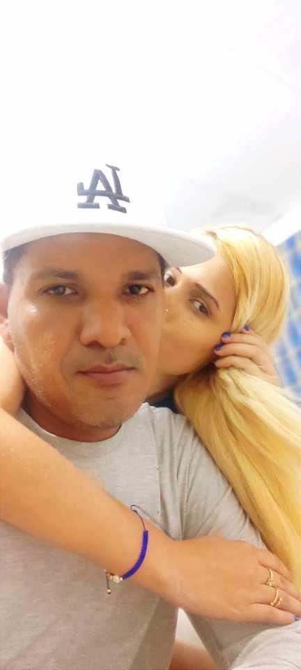 Jhoselin_Qeen live from Colombia