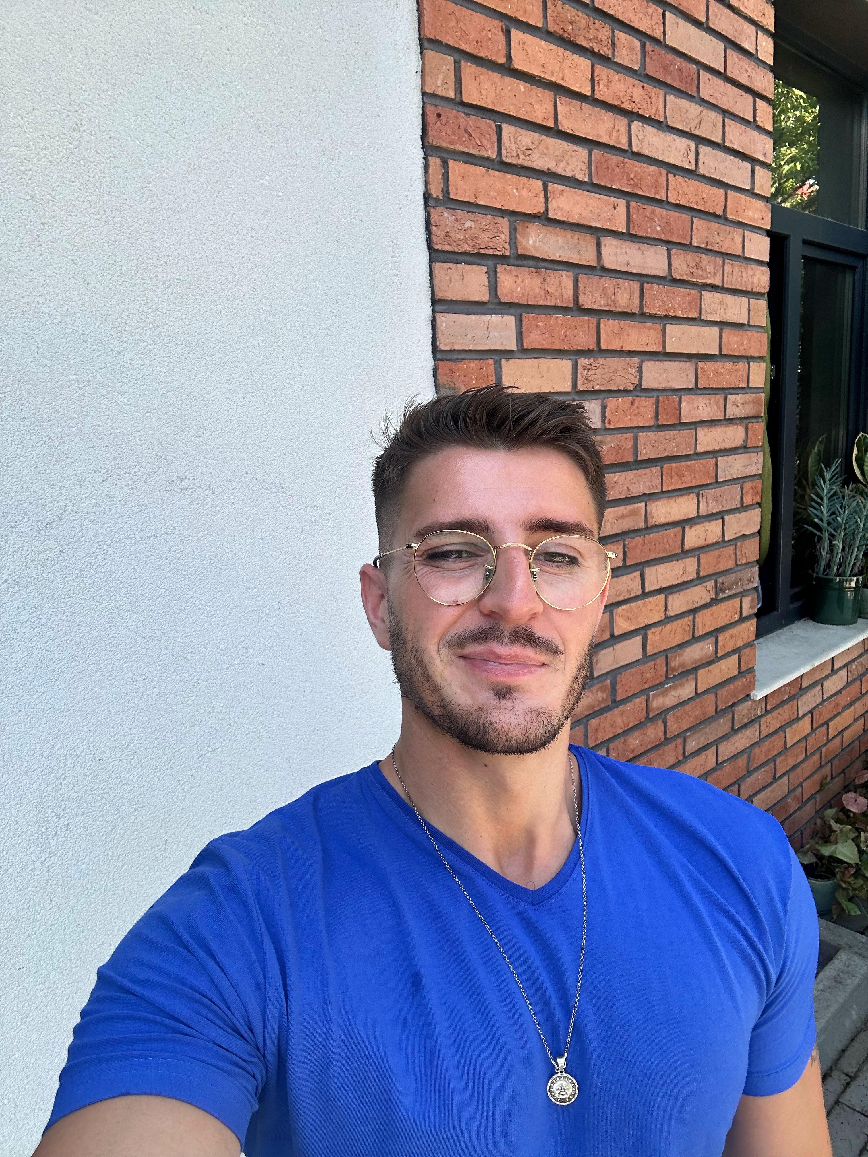 JulianDylan live from United States