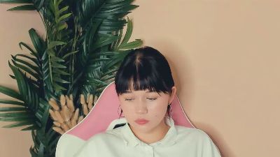 KacieShindle live from France