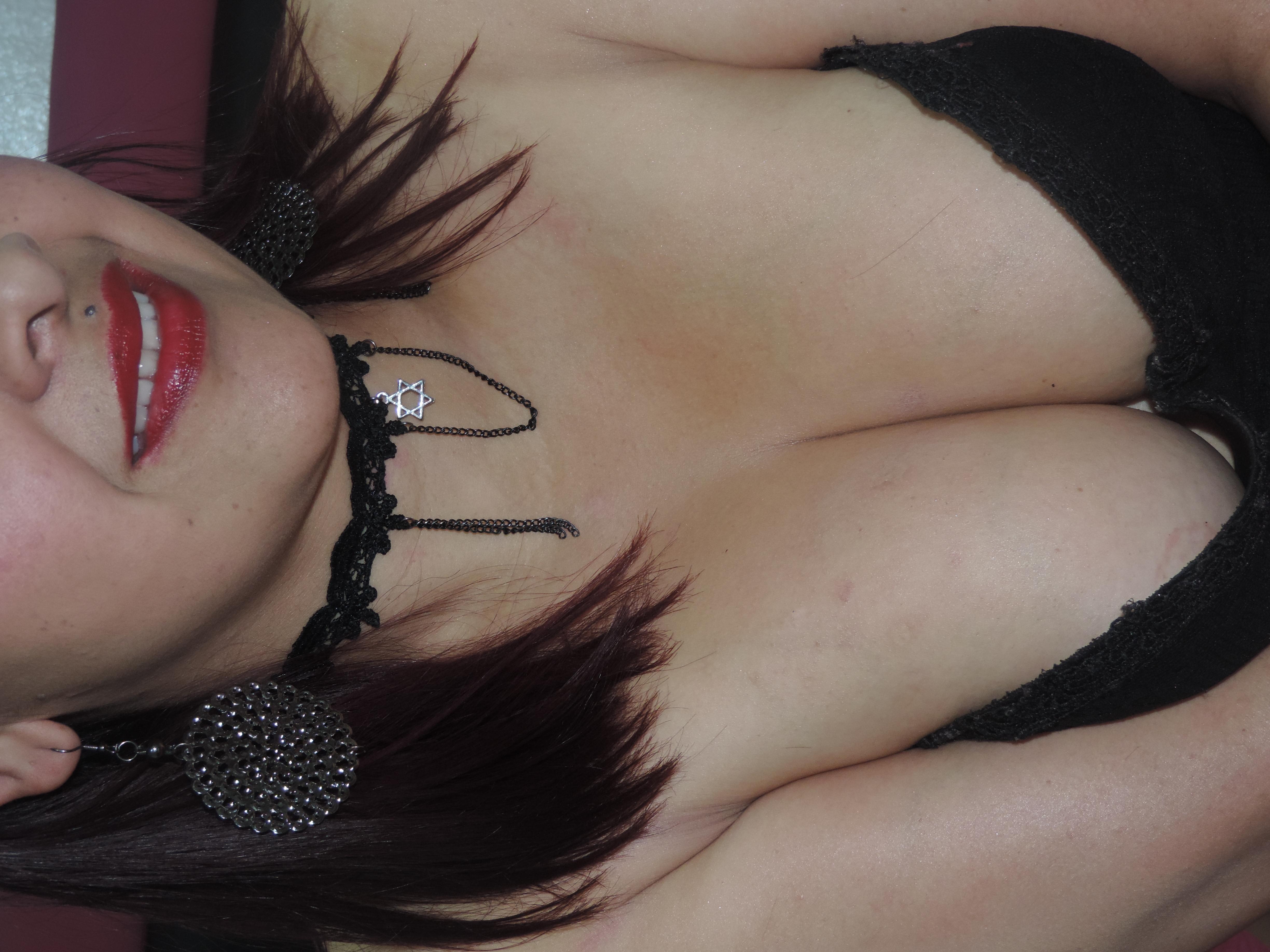 Kattysquirt08 live from Colombia