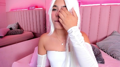 KellyOlsenbe live from Colombia