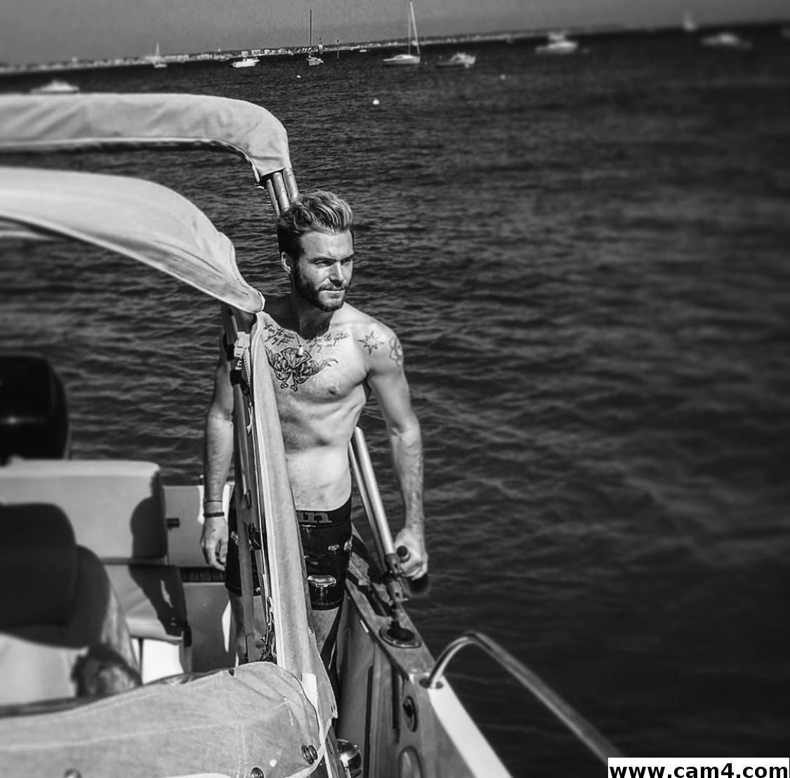 Kenzo_divaio live from France