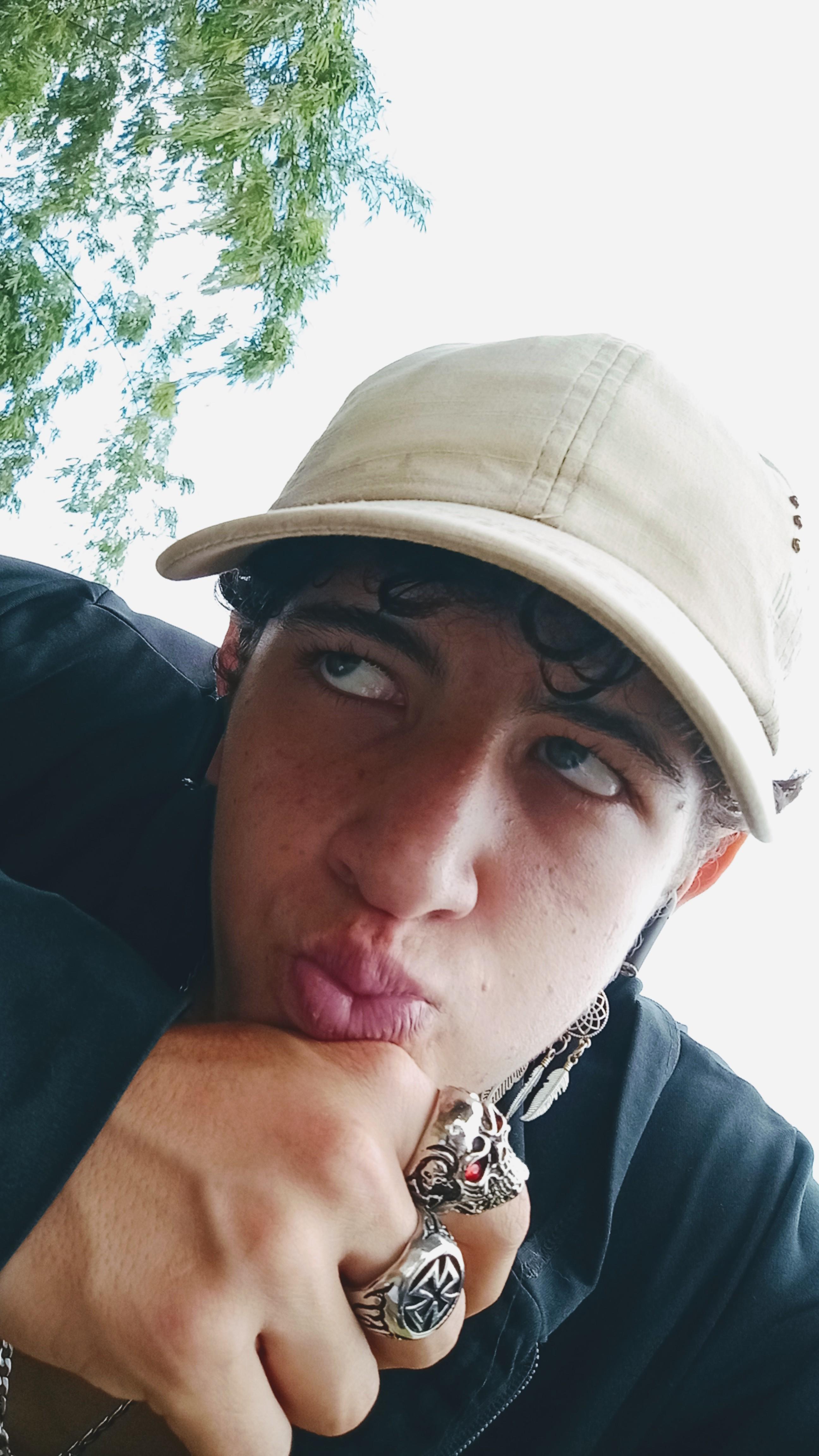 Kervs__ live from United States