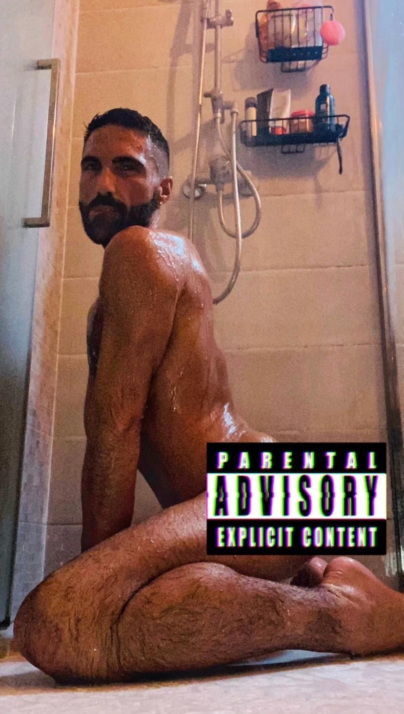 KiinkyBtm live from France