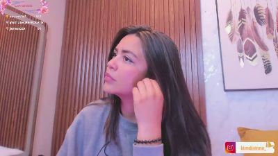 KimDevinne live from Colombia