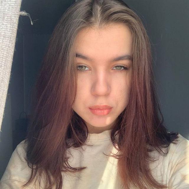 LailaRear live from France