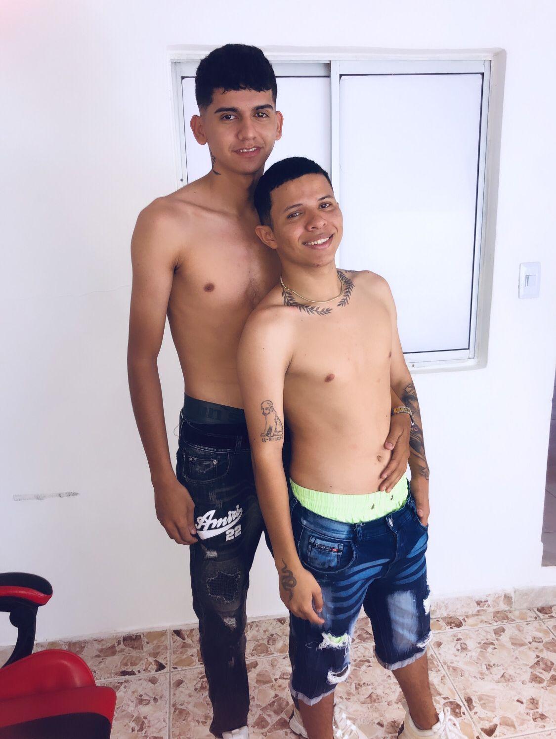 LatinsGuys25 live from Colombia