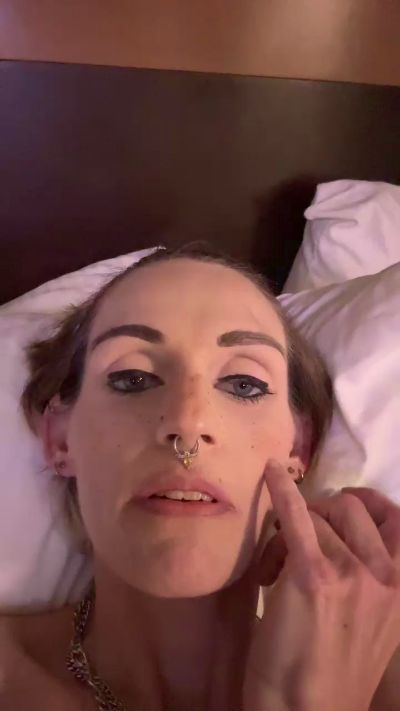 Leah_Marie3345 live from United States