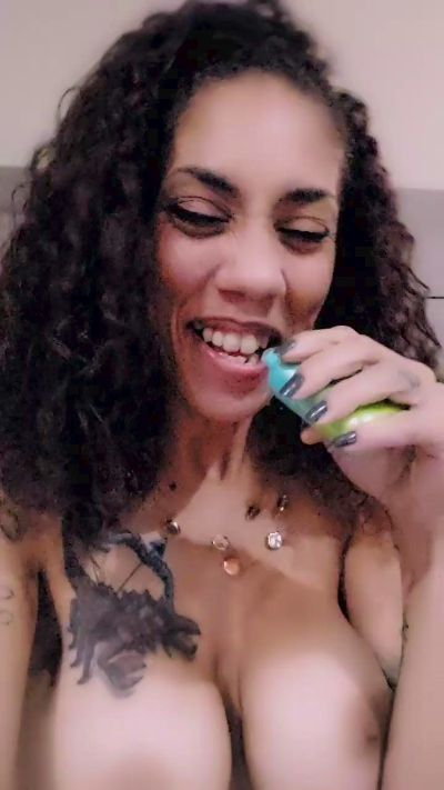 Lilahstello50 live from United States