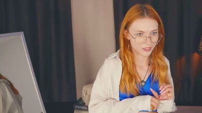 LiliSledd live from France