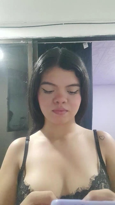 LittleAkari live from Colombia