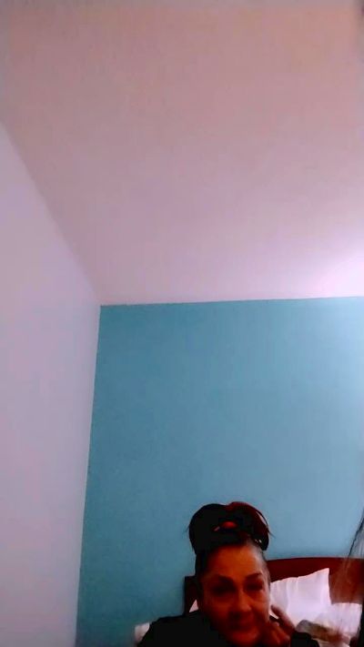 Lucky_Luci live from United States